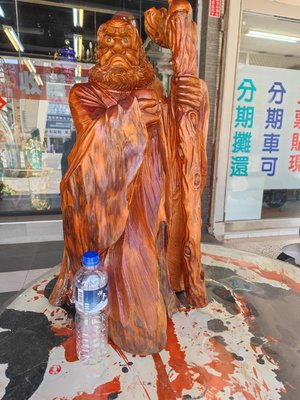 台湾红豆杉″逹摩尊者″木雕像(根頭料，厚實，油性香味濃郁)重量18.7kg(限宅配或自取)