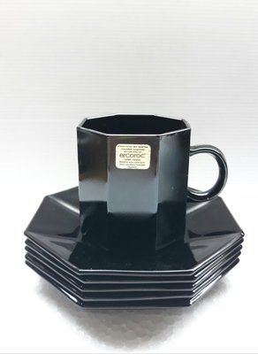 法國製Arcoroc 8角咖啡杯組，每組(含1杯+1盤)550元。