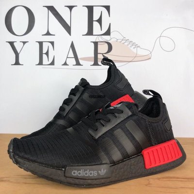 【正品】ONE YEAR_ Adidas NMD R1 Boost 黑 黑色 全黑 新黑紅 防水 慢跑 男女 B37618潮鞋