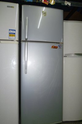 @@HOT.學生及套房族最愛.聲寶雙門電冰箱250公升極新 三個月保證~~~~~.@