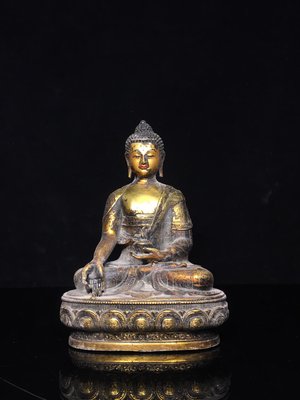 純銅畫臉仿老釋迦牟尼佛像，寬14cm高21cm厚9cm，重1公斤，24080R