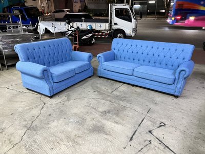 [年強二手傢俱] 2+3藍色布面沙發*歐英式布沙發*北歐沙發*宮廷風*鈕扣*格菱*鉚釘 沙發 30111560