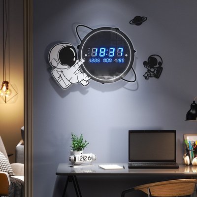 年新款太空人電子鐘掛墻數字鐘表掛鐘客廳家用時尚靜音掛鐘客廳超夯 正品 現貨