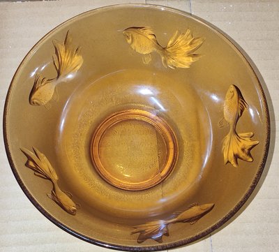 早期 印尼製 褐色 金魚玻璃碗公。。直徑17.5公分