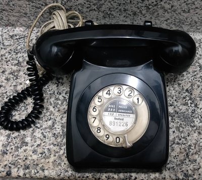 《福爾摩沙 · 古物商行》早期轉盤電話 撥盤電話 功能未測試 品相完整 古董電話 國外電話