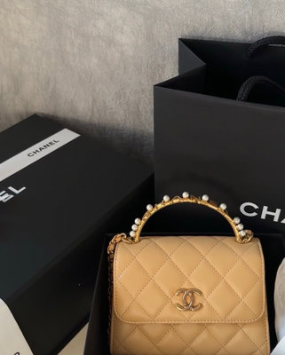 Chanel  23B珍珠手柄Kelly包 Kelly包型又又又又又出新款啦 尺寸：中號12*15*6cm