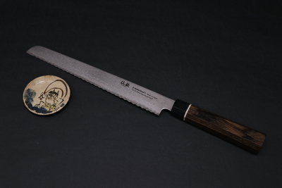 💖仙藏💖【大馬士革 VG-10 麵包刀 22cm(不含鞘)】 日本刃物 廚房刀具 八煌刃物