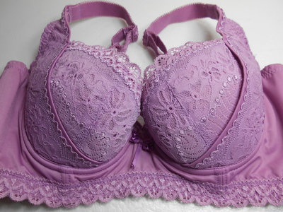 女【思薇爾】粉紫色精美蕾絲繡花迷人內衣70B/32B~100元起標~標多少賣多少~ (8A82)