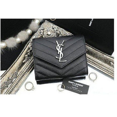 【凱莉二手】YSL-Monogram Compact Tri-Fold Wallet 黑色銀飾荔枝紋三折短夾
