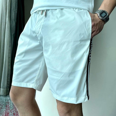 Moncler 帥氣新款沙灘短褲 日常休閒褲 薄非常舒爽 超級百搭 強烈推薦款！