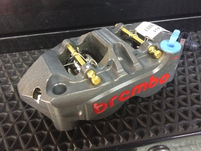 【RU888】Brembo CNC一體雙叉銷輻射卡鉗 , 孔距108mm,P4 34mm ,純種競技卡鉗
