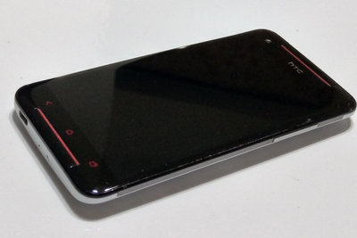 HTC Butterfly ( s ) 5吋(白殼機)  16GB 二手機