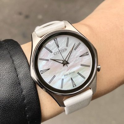 CITIZEN EM0597-12D 星辰錶 手錶 37mm 光動能 幾何線條面盤 白色皮錶帶 女錶