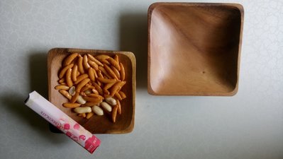 原木樂活- 天然木托盤 (方型) 除裝水果 前菜 沙拉 食物 點心 之托盤外, 也適用零錢盒 鑰匙盒 首飾盒 舀米