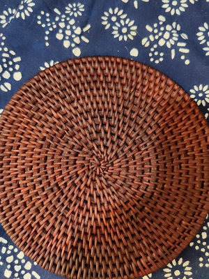 日本八十年代庫存老藤編墊，18cm，保存保養極好，完美包漿。14253