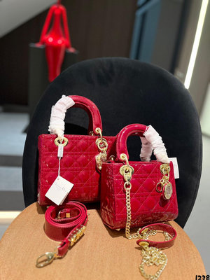 【二手包包】禮盒｜全套包裝Dior迪奧戴妃包不好穿搭？？  這款戴妃包算是迪奧最經典的包包之一了吧很多人都 NO67795