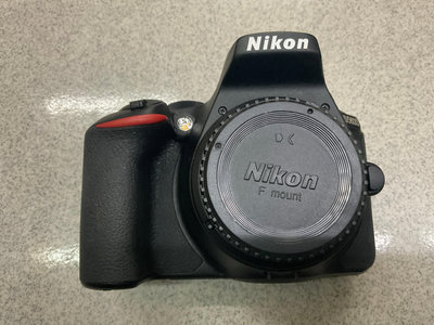 [保固一年][高雄明豐] 97新 Nikon D5600 快門次32x 便宜賣 [C2101]