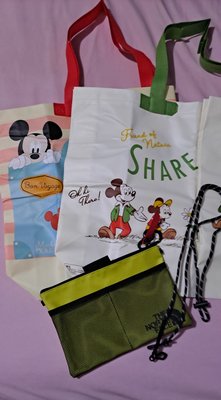 Disney環保購物袋 X 2+華航盥洗包 (不含內容物)