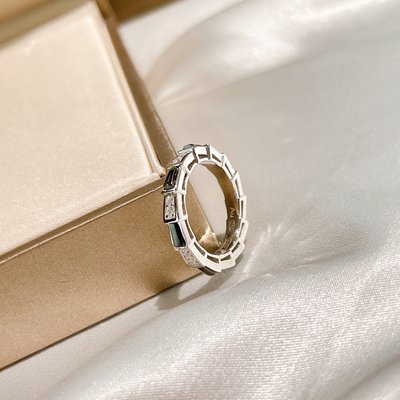 【少女館】新款Bvlgari 戒指寶格麗灰色 貝殼蛇 戒指情侶戒指細膩妖嬈的線條設計指環 對戒首飾 珠寶 飾品WCC52