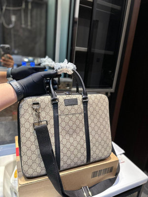 【二手】 Gucci 古奇新款GG男包公文包 手提包 電腦包 采用精湛