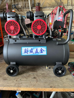 台南 財成五金 4.5馬50L 靜音快速無油式空壓機超快速補氣 110v 電壓 先付清 免運 勿下單 先詢問