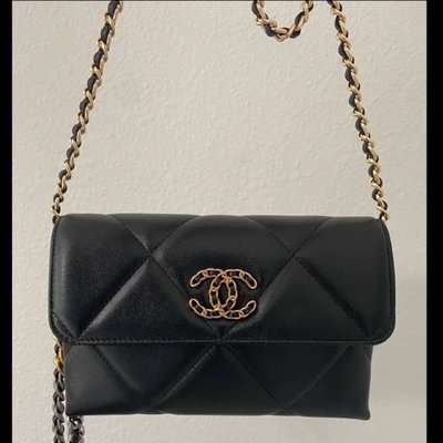 小巴黎二手名牌真品Chanel 19手拿包 卡袋盒 98新 收藏品可以改成斜背包