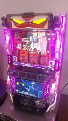 柯先生日本館斯洛機台SLOT 2014-機動戰士鋼彈-頭型框體+雙螢幕大型電玩遊戲機(拉霸機 在家娛樂超刺激漫畫迷收藏