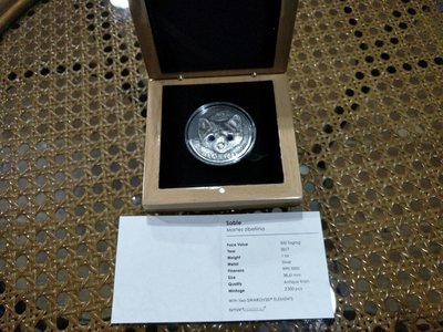 【熱賣精選】蒙古 銀幣 2017版 500圖格里克 仿古鑲水晶 珍稀動物 紫貂  原盒