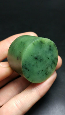 天然和闐玉碧玉板指戒指珠子料 顏色還不錯的，玉質細膩溫潤、晶363