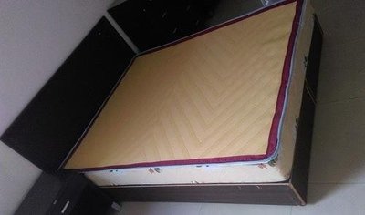 二手雙人床架5*6尺/雙人床頭片/單人床箱/單人床底/木製床架/雙人床底/雙人床箱/雙人床頭櫃/套房家俱/二手家具
