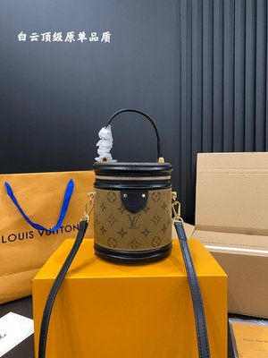 【二手包包】LV canne發家致富第一-步入個LV發財桶的這款LV圓桶容量真的巨巨巨大++手機粉餅卡包都 NO163307