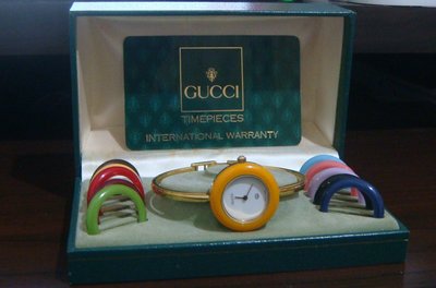 賣場10周年 甜價回饋買家 7888元含運費 錶況佳GUCCI手環錶 盒裝齊全(送12個彩色替換錶圈) 瑞士錶時尚流行錶