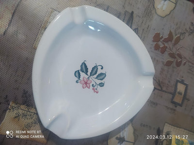 中華陶瓷（早期） 三角煙灰缸/彩繪花