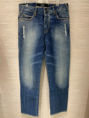 【EZ兔購】~正品 Armani jeans aj 刷白直線造型鐵牌牛仔褲30腰