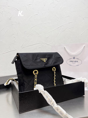 ELLA代購#Prada vintage 尼龍鏈條降落傘包真的是一眼就愛上了春夏秋冬都可以背完全百搭本身包包就 1668783