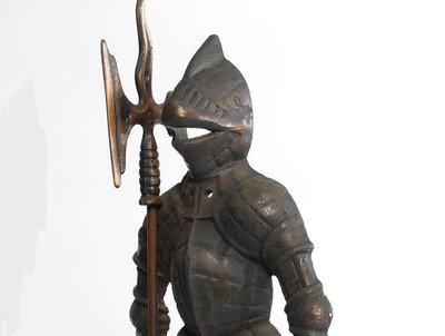 【個人珍藏】～中古世紀歐洲騎士賞件 ～ 鐵質  重5.9kg  尺寸約：24.4 X 21 X 62 cm