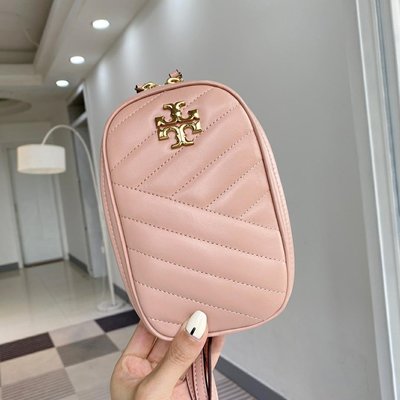 1220:) 美國正品代購?熱銷中 TORY BURCH 經典小羊皮手機包 斜背包 逛街包