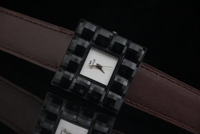 庫存出清~全新電池~Cherish施華洛世奇水晶之造型石英錶,日本製石英錶心,22mm咖啡色錶帶