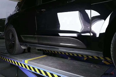 熱銷 汽車配件 適用14-22保時捷Macan邁卡碳纖維外車門護板 干碳側車身飾條側裙