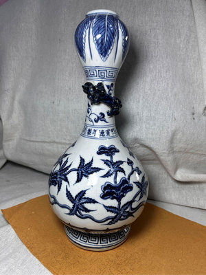 早期收藏老件瓷器青花如意花卉紋瑞獸貔貅蒜頭瓶藝術擺件