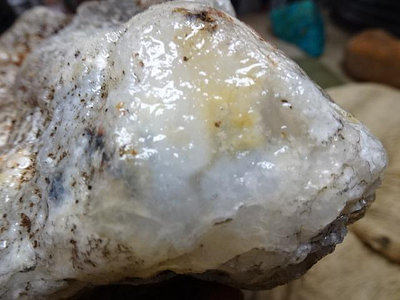 《藍晶寶石玉石特賣》→〈原石系列〉→水洗孤粒清透白玉髓原礦（1750公克 ）→c6