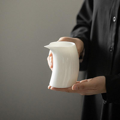 手工原礦羊脂玉瓷月牙公道杯茶海陶瓷家用功夫茶具分茶器德化白瓷