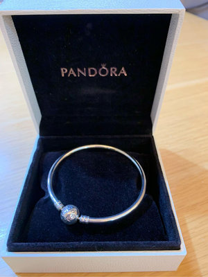 二手Pandora銀飾手環，售1280元。