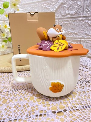 『 貓頭鷹 日本雜貨舖 』上海星巴克限定 秋季楓葉🍁松鼠️木紋陶瓷馬克杯與杯蓋