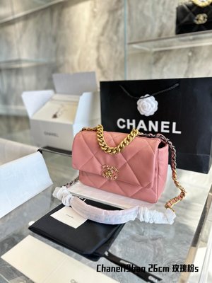 【日本二手】Chanel19bagI1男生女生都可以擁有的小香這個包又多“不需要我多說了大黑金標志辨識度很高我覺得大小剛剛好17845
