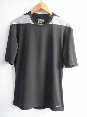 jacob00765100 ~ 正品 adidas 黑灰色 Techfit 系列 緊身透氣T恤 size: XL