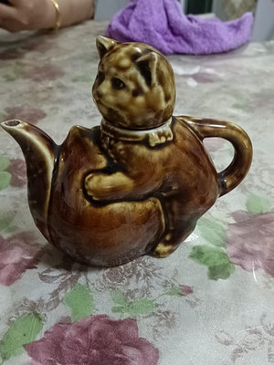 70.80年代醬釉小貓壺，非常漂亮，造型少見，山西陽城出的，