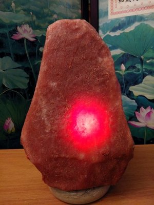 月理水晶鹽燈8.5公斤~喜馬拉雅鴿血紅鹽晶燈 只賣1020唷~玉石底座可調適開關