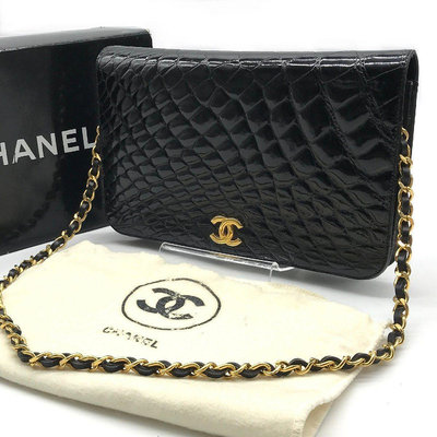 甜價Chanel vintage 黑金鱷魚皮woc鏈條包。尺寸22-15-6，鏈條只能單肩背。配件塵袋盒子。無卡標，整體成色挺好