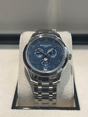 PATEK  PHILIPPE  百達翡麗  Calatrava 複雜功能時計系列  4947/1A  不鏽鋼款 年曆腕錶 絲綢緞藍面